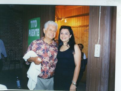 Ο Τίτο Πουέντε στα παρασκήνια με την Κατ...