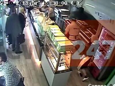 Απίστευτο ΒΙΝΤΕΟ! Ο κοστουμαρισμένος ......