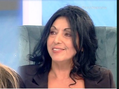 Η γυναίκα - αντιπρόσωπος επέστρεψε και ε...