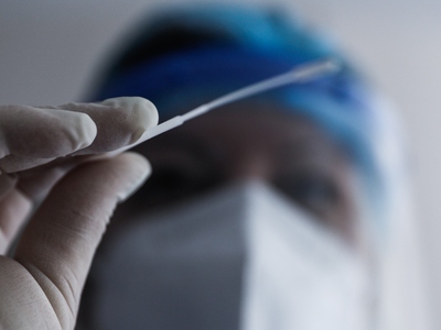 Κυριαρχεί η μετάλλαξη Δέλτα: Στα 3.000 κ...