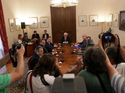 ΔΕΙΤΕ LIVE τις δηλώσεις μετά τη σύσκεψη ...