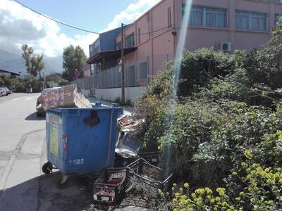 Τα σκουπίδια κοντεύουν να... αποκλείσουν...