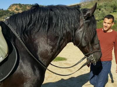 Ιπποθεραπεία στην Πάτρα - Ο Μιχάλης Τζο...