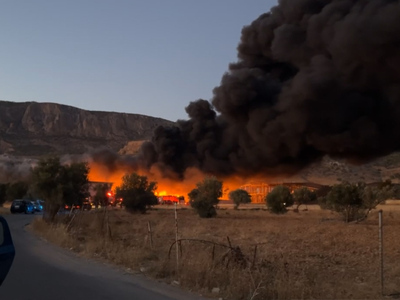 Φωτιά σε εργοστάσιο στα Μέγαρα: Ήχησε το 112