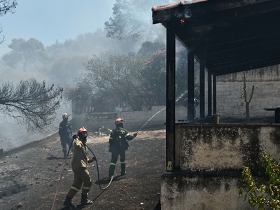 Μεγάλη φωτιά στο Κορωπί: Εκκενώθηκαν 3 περιοχές - Καίγονται σπίτια Μεγάλη φωτιά στο Κορωπί: Εκκενώθηκαν 3 περιοχές - Καίγονται σπίτια