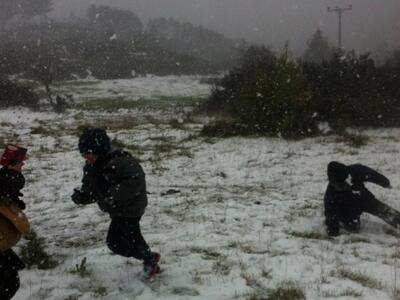 Χιόνισε μετά από 10 χρόνια στο νησί της ...