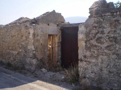 Συντρίμμια που δείχνουν το μέγεθος του θ...