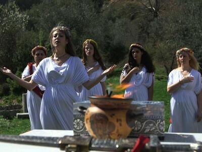 Επιμένουν στην πίστη των Ολύμπιων Θεών- ...