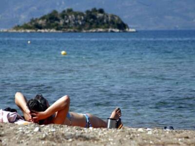 Πιο κρύα φέτος η θάλασσα του... Μαΐου - ...