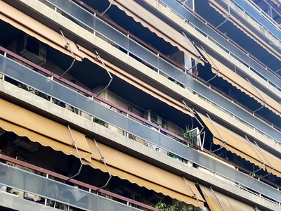 Καλλιθέα: «Το τζάμι έγινε θρύψαλα σε δευτερόλεπτα»