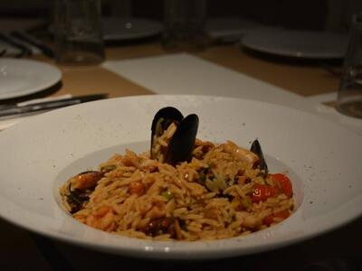 Κριθαρότο θαλασσινών με γαρίδες, χταπόδι...