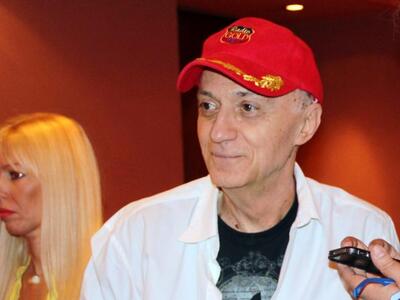 Ο Νίκος Μαστοράκης ... ξεμάλλιασε τη Δού...