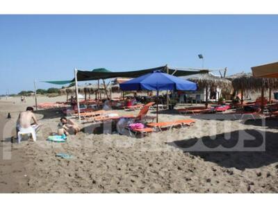 «Μάχη» για τις καντίνες και τις ξαπλώστρ...