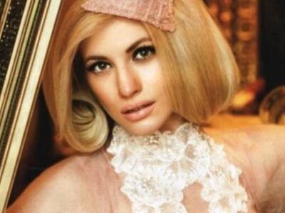 Η Ευαγγελία Αραβανή μας συστήνει την αδε...