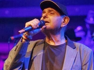 Το παρατεταμένο χειροκρότημα που «λύγισε...