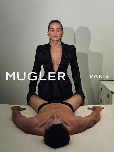 Η Σάρον Στόουν στην καμπάνια Mugler