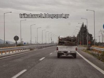 "Datsun" γεμάτο παλιοσίδερα στα Τρίκαλα 