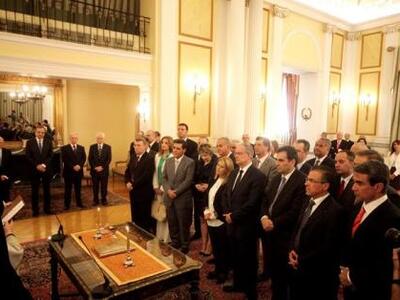 Ορκίστηκε η νέα Κυβέρνηση - Προσήλθαν συ...