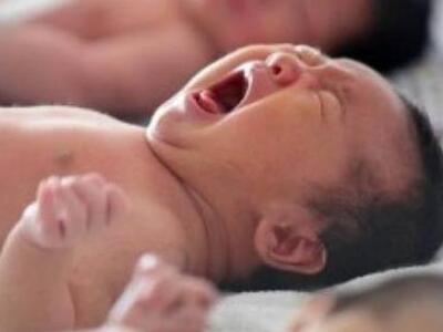 Απίστευτο: Μωράκι «ξύπνησε» την ώρα της ...