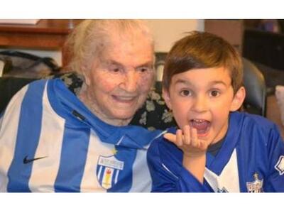 Ελληνίδα ομογενής, ποδοσφαιρόφιλη, ετών 104!