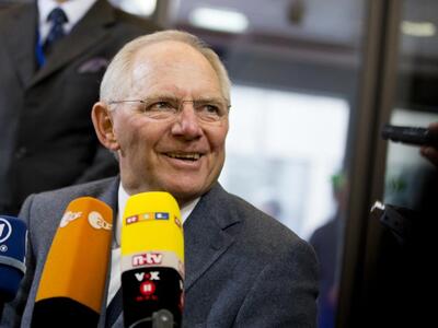 Σόιμπλε: Κάντε δημοψήφισμα να τελειώνουμε!