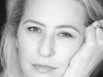 Η πατρινή συγγραφέας Αγορίτσα Μπακοδήμου...