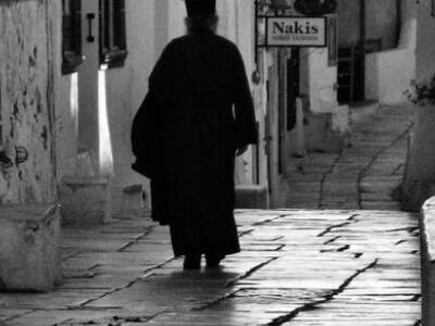 Στη φυλακή παπάς για ερωτική αντιζηλία -...