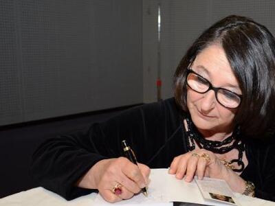 Πάτρα: Στην κατάμεστη Αγορά Αργύρη παρου...