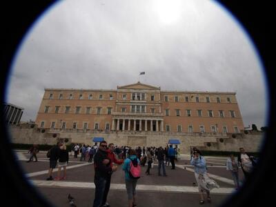 "Η χώρα δεν πωλείται και ο λαός δεν...