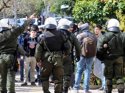Αποχώρησαν τα ΜΑΤ από τη Νομική