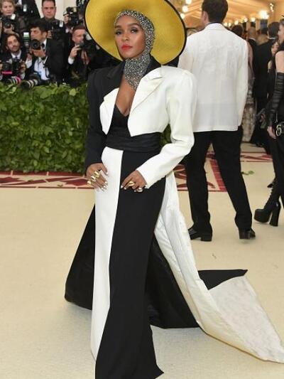 ΖΑΝΑΕΛ ΜΟΝΕ ΜΕ MARC JACOBS