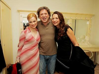 Ο Κώστας Κόκλας ανάμεσα στην Δάφνη Λαμπρ...