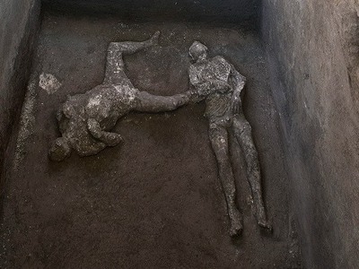 Ανακάλυψαν στα ερείπια της Πομπηίας τα λ...