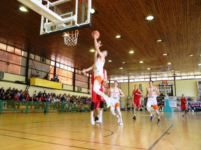 Σπουδαία νίκη επί του Ολυμπιακού και βλέ...