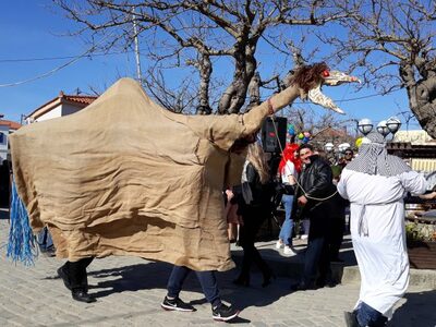 Πέντε έθιμα της Αποκριάς των νησιών του ...