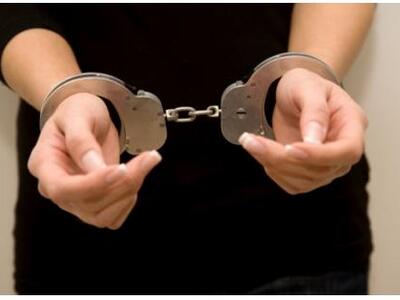 Χειροπέδες σε φίρμα Ελληνα dj