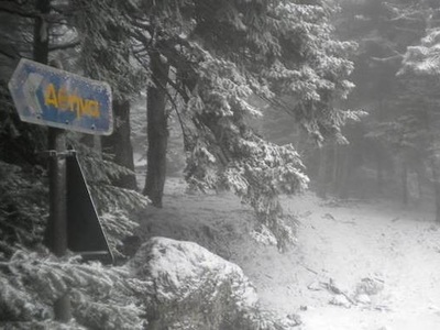 Κλειστός λόγω χιονόπτωσης ο δρόμος προς Πάρνηθα