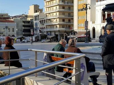 Με ένα ραδιοφωνάκι στην πλατεία Γεωργίου...