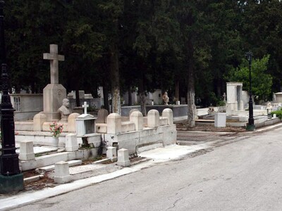 Πάτρα: Μπήκαν POS και στα Δημοτικά Νεκροταφεία
