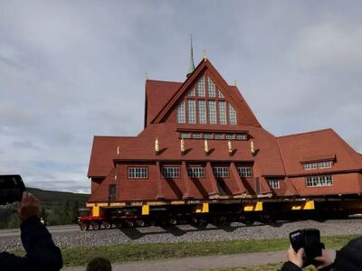 Σουηδία: Ολόκληρη ιστορική εκκλησία μετα...