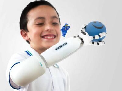 Αυτό είναι το προσθετικό χέρι της Lego 