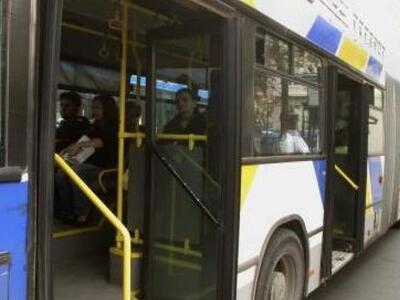 Οδηγός αστικού λεωφορείου στην Πάτρα συν...