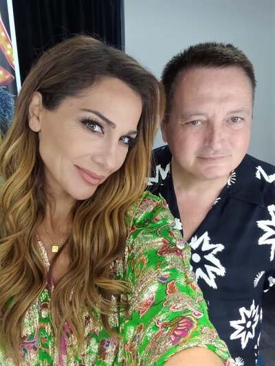 Η Δέσποινα Βανδή σε selfies με τον Αιγιώτη δημοσιογράφο Νίκο Ελευθερίου Η Δέσποινα Βανδή σε selfies με τον Αιγιώτη δημοσιογράφο Νίκο Ελευθερίου