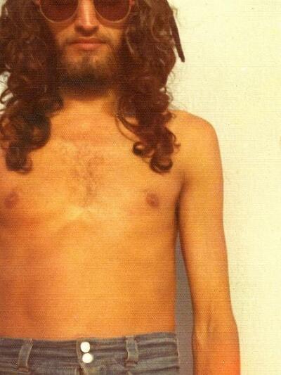 Αύγουστος 1974. Ο συγγραφέας στη Μύκονο ...