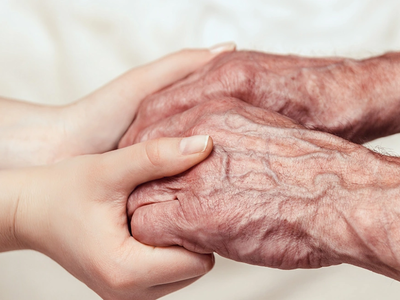 85χρονος παντρεύεται την 42χρονη σύντροφ...