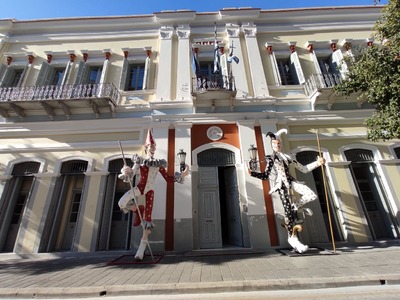 Πάτρα: Αποκαλύφθηκε το φρεσκοβαμμένο Δημ...