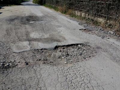 Πάτρα: Σε κακό χάλι η οδός Βενιζέλου στα...