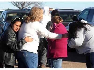 Ανήλικος άνοιξε πυρ μέσα σε σχολείο - Τρ...