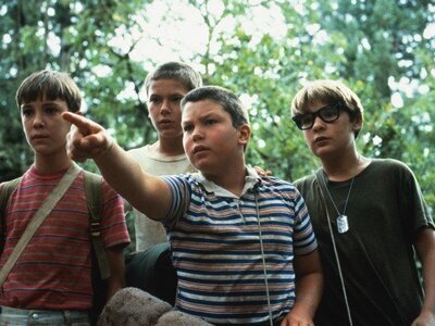 "Στάσου πλάι μου".