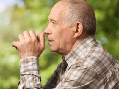 Αλτσχάιμερ: Το πρώιμο σύμπτωμα που αποκα...